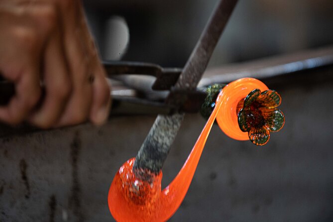 Private Venice walking tour plus Murano island lunch and glass factory visit - Colleoni glassworks: seeing Murano glass made live