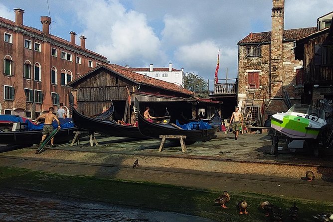 Private Venice walking tour plus Murano island lunch and glass factory visit - What kind of traveler this suits best