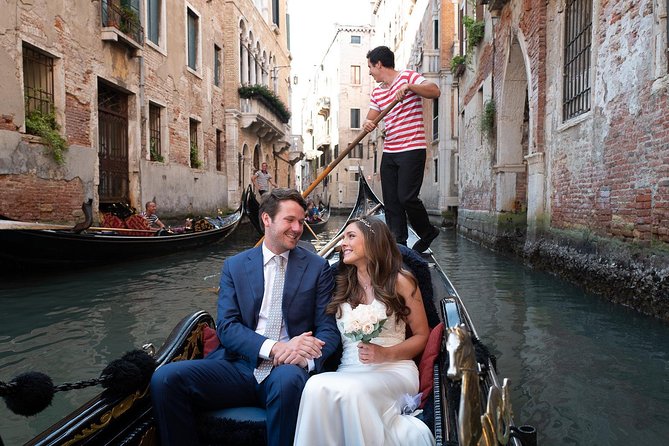 Renew your wedding vows on a romantic gondola - Gondola Start at Traghetto Santa Maria del Giglio: Where the Ride Begins