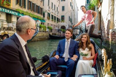 Renew your wedding vows on a romantic gondola - Meeting at Calle Larga S. Marco: Start With Your Bouquet
