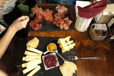 Rialto Food Tour and Gelato Tasting with a Local Guide - Ponte di Rialto + the Grand Canal: the first stop sets the tone