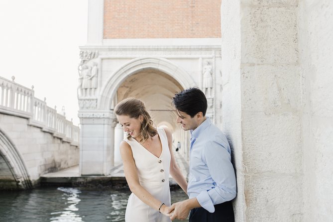 Romantic Photoshoot in Venice - The private factor: why small groups matter in Venice photos