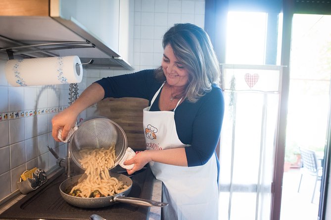 Share Your Pasta Love in a Local’s Home in Venice - Meeting point on Calle Larga Lezze: how to not lose time in Venice