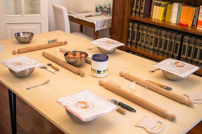 Share Your Pasta Love in a Local’s Home in Venice - Making pasta in your host’s rhythm: what’s hands-on and what to expect