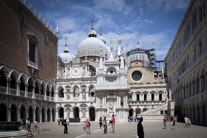 Skip the line Doge's Palace Guided Walking Tour in Venice - Finish in the courtyard, then keep exploring on your own