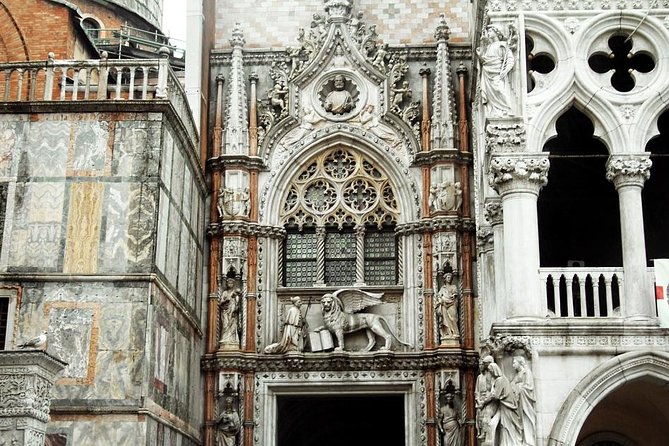 Skip the line Doge's Palace Guided Walking Tour in Venice - Headsets, languages, and why guide quality matters here