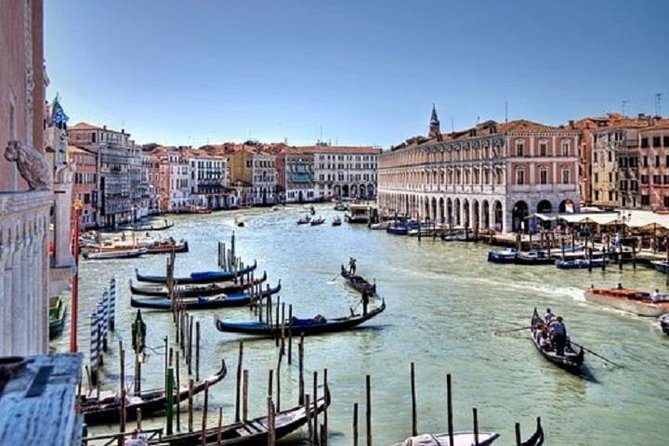 Skip-the-Line Venice Private Tour Including St Mark Doges Palace & Gondola Ride - Rialto Bridge: the photo spot, plus the time-of-day angle