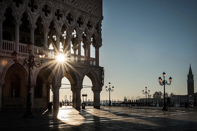 Small-group Doge's Palace Skip-the-line Tour - Your guide experience: art lessons that don’t talk over you