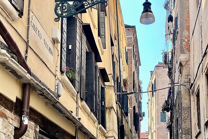 Small Group Tour Historical and Charming Venice Jewish Ghetto - Campo di Ghetto Nuovo: synagogues from outside and legends with a Merchant of Venice vibe