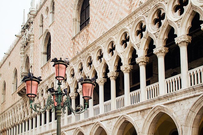 St Mark's Basilica & Doge's Palace with Secret Passages Access - What you gain with a guide (vs. wandering)