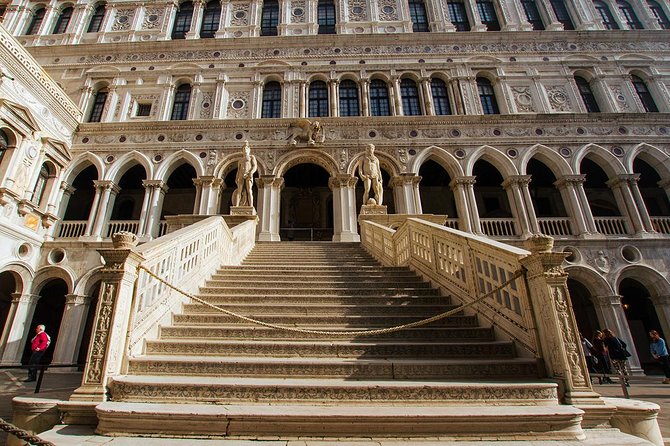 St Mark's Basilica & Doge's Palace with Secret Passages Access - Timing and route flow in a city that runs on crowds and schedules