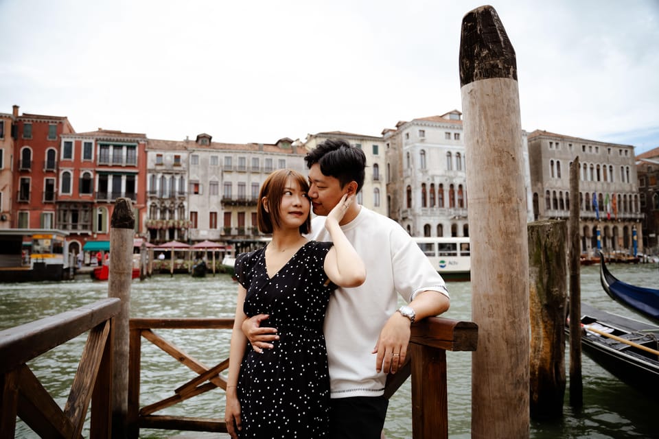 Stylish Photoshoots in Venice - Optional Add-Ons: Gondola, Luxury Boat, and Indoor Surprises