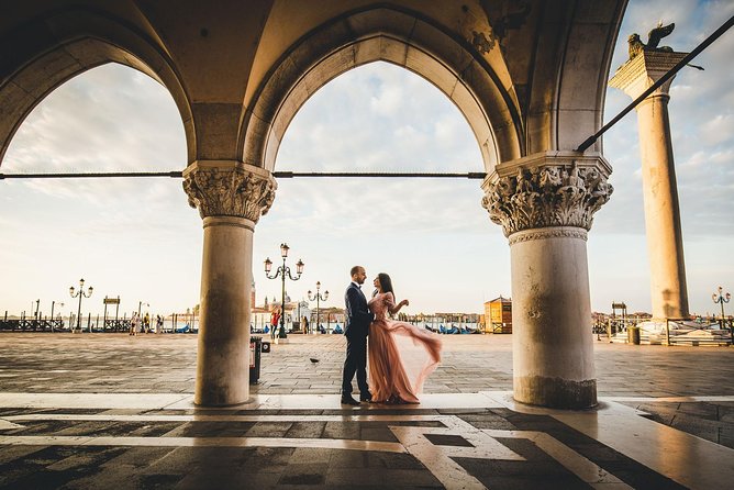 Sunrise Couple Photoshoot Tour - Sunrise couples photos in Venice: why early works