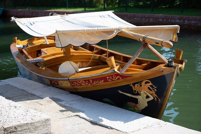 Sunset Traditional Boat Tour with Prosecco - The meeting point in Dorsoduro: find the right spot fast