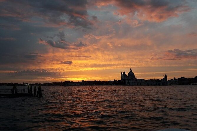 Sunset Traditional Boat Tour with Prosecco - Prosecco on board: how the drink actually fits the evening