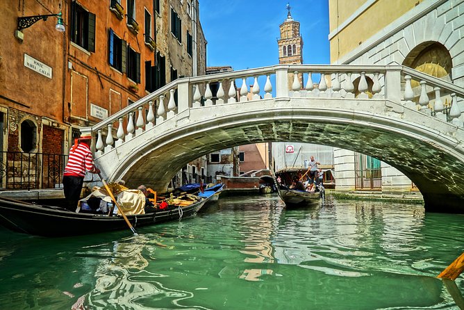 The Heart of Venice: A Self-Guided Audio Tour - Rialto Bridge: understanding the third bridge and its raised center