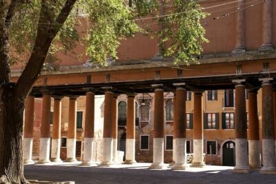 Tour on the Trails of Commissario Brunetti in Venice - A 5-hour walk with story beats (what to expect in the rhythm)