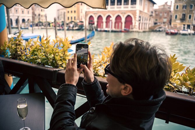Unseen Venice: Hidden Paths and Rooftop Views - Aperitivo finish: Prosecco glass, snacks, and a well-timed break