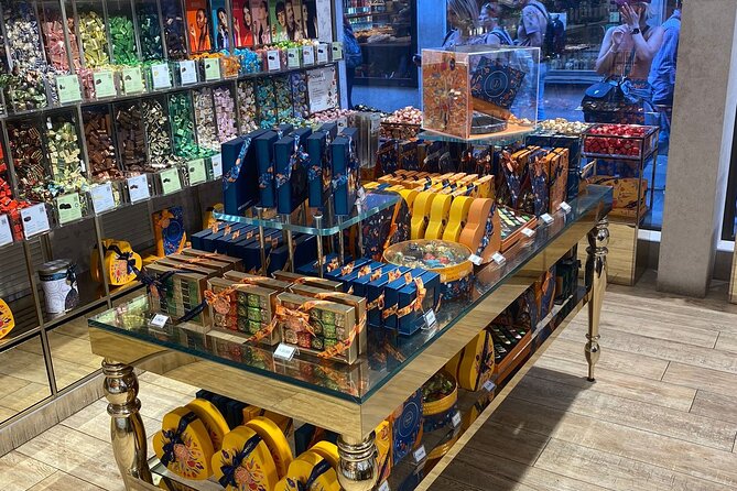 Venchi Rialto: Chocolate Tasting Experience in Venice - Timing and crowd reality: why booking matters in Venice