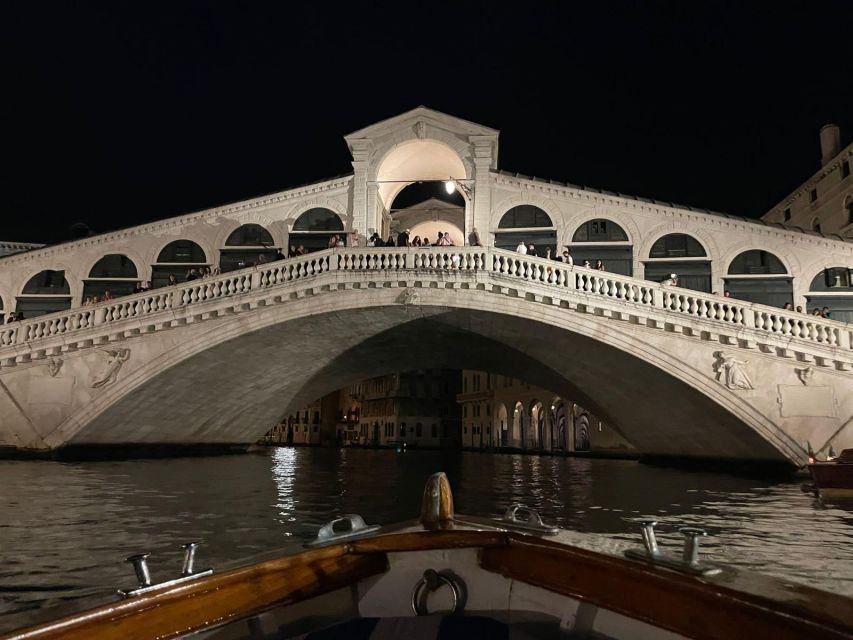 Venezia: Tour privato in Barca a Murano, Burano e Torcello - The wooden boat experience: comfort, shade, and staying dry enough