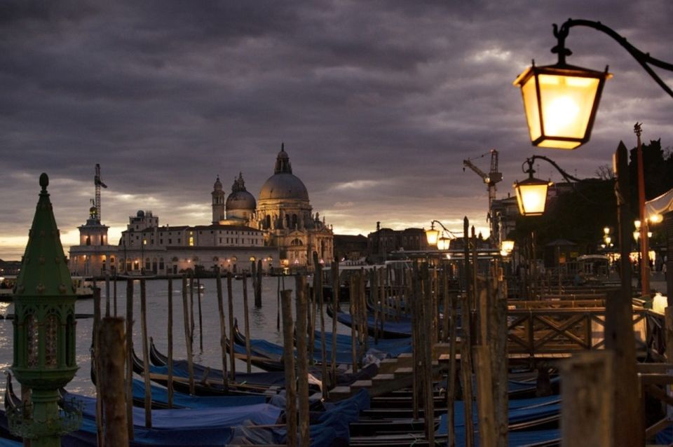 Venice: 2-Hour Private Walking Tour at Night - Why a 2-Hour Night Walk Works in Venice