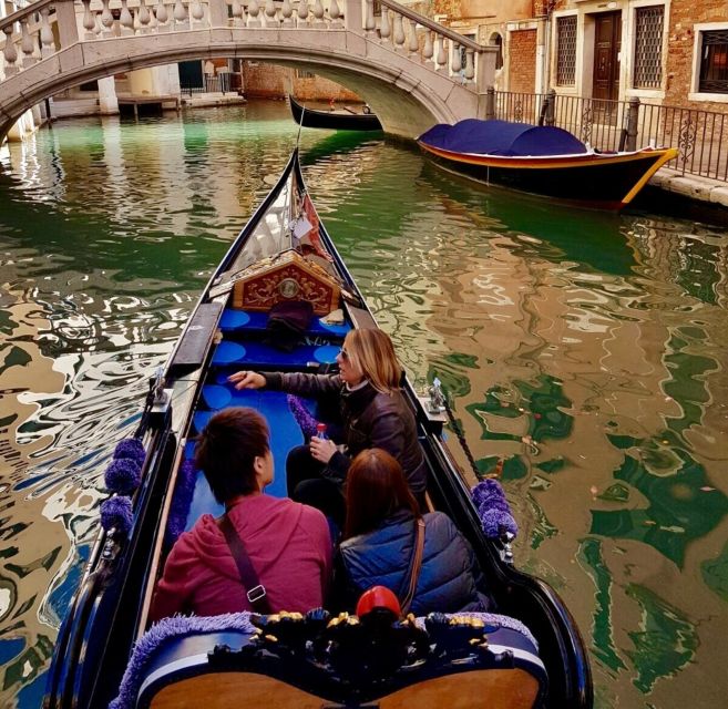 Venice: 30 min Gondola Ride on the Grand Canal with Guide - When your gondolier and guide explain gondola tradition