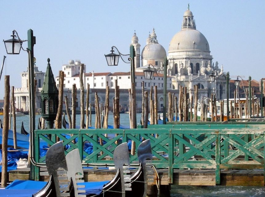 Venice: 30 min Gondola Ride on the Grand Canal with Guide - Price and value: what $163.13 per person is really buying