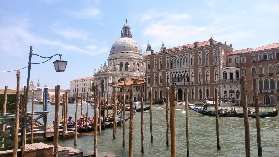 Venice: 30 min Gondola Ride on the Grand Canal with Guide - Who should book this gondola-with-guide tour