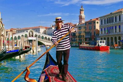 Venice: 30 min private Gondola Ride with Guide - Where you board: Traghetto Santa Maria del Giglio (easy to find, close to the action)