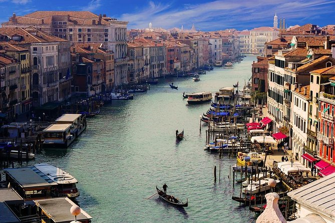 Venice: 30 min private Gondola Ride with Guide - Beyond the icons: Punta della Dogana, Santa Maria della Salute, and what to watch for
