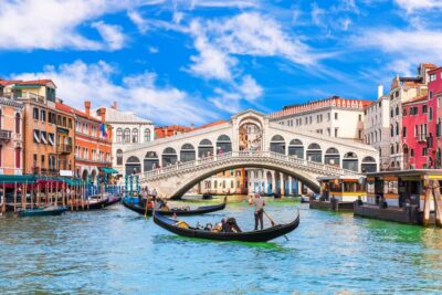 Venice: 30 minutes Enchanting Gondola Ride - Meeting the guide and getting seated without drama