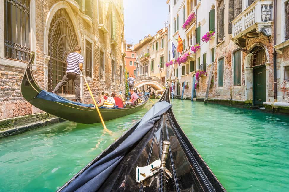 Venice: 30 minutes Enchanting Gondola Ride - Grand Canal views: Rialto plus major civic and palace scenery