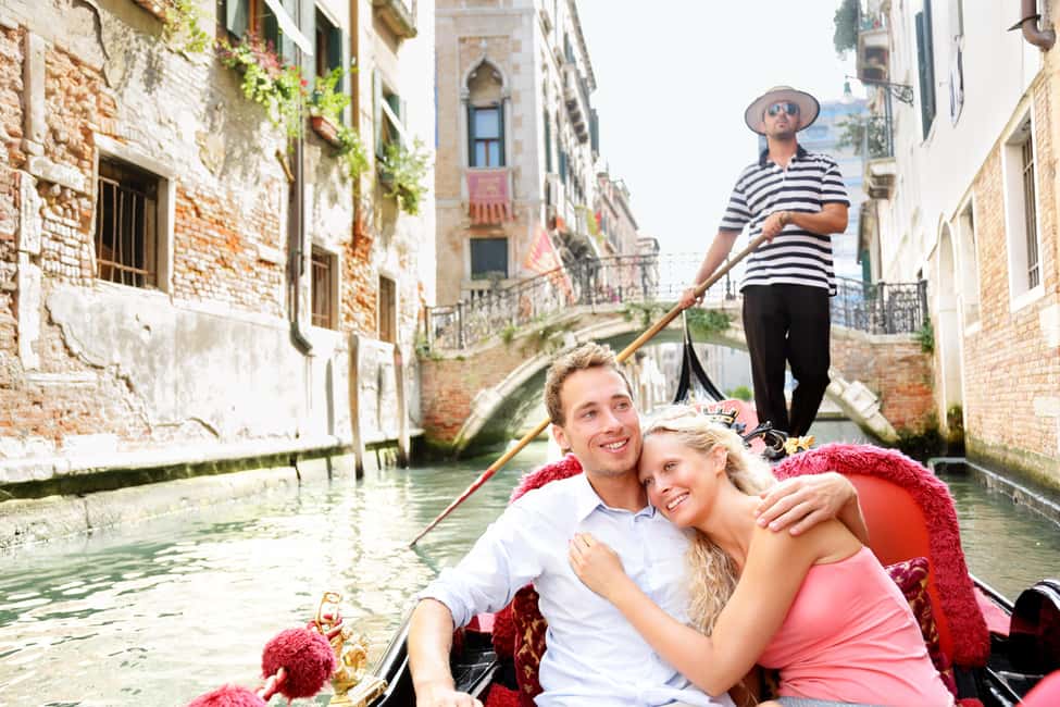 Venice: 30 minutes Enchanting Gondola Ride - Palazzo Manin and the Doge connection (now the Bank of Italy)