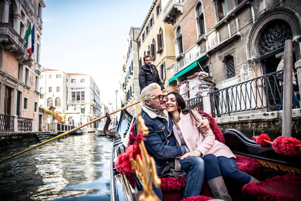 Venice: 30 minutes Enchanting Gondola Ride - Comfort tips: what to bring (and what the boat won’t allow)
