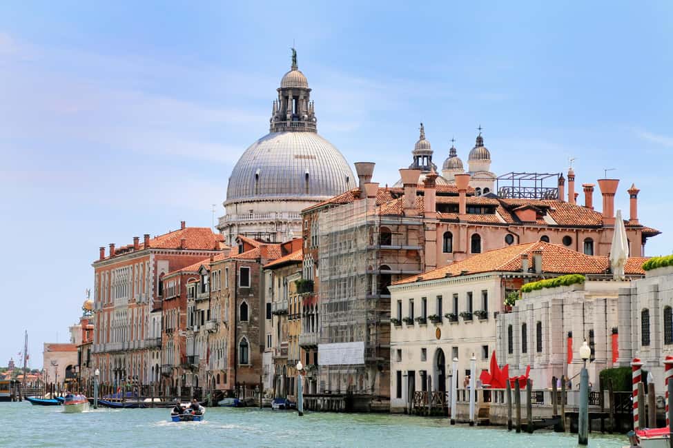 Venice: 30 minutes Enchanting Gondola Ride - Weather and tides: when the itinerary might change