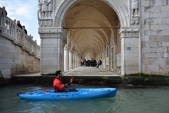 Venice: 60' Quick Kayak Tour with guide - What You Paddle (Single or Double) and How the Coaching Works