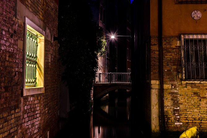 Venice at Sunset: Crimes, Legends and Mysteries - Stop 1: San Polo and Rio di San Polo after dark