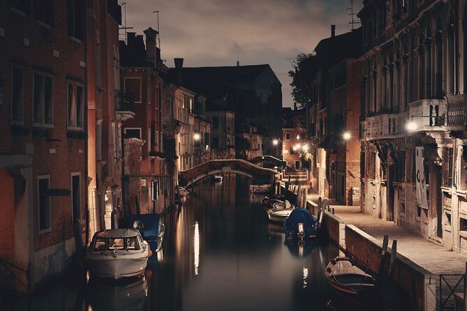 Venice at Sunset: Crimes, Legends and Mysteries - Stop 4: Corte Seconda del Milion and hidden-deceit storytelling