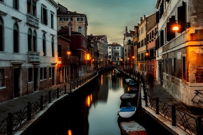 Venice at Sunset: Crimes, Legends and Mysteries - Stop 5: Campo de la Fava and rivalries in stone passages