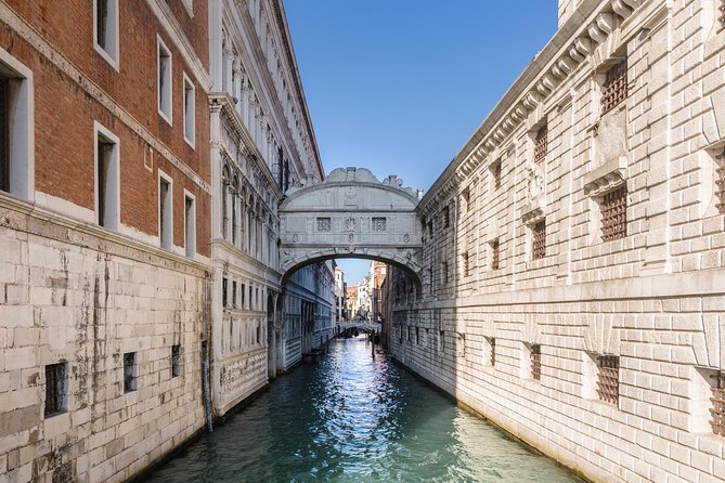 Venice: Casanova Charm Carnival Treasure Hunt - Stop One: Carnival Clues Through Rialto, the Fish Market, and Three Bridges