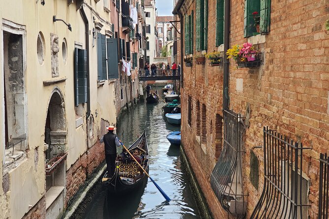 Venice City Highlights Guided Tour for Kids & Families - Campo San Bartolomeo: real city-center energy, kid-sized