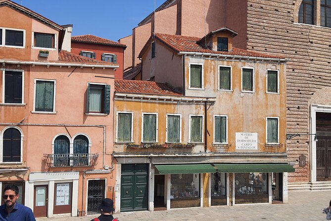 Venice City Highlights Small Group Tour with a local guide - Starting at Campo San Pantalon: get your bearings early