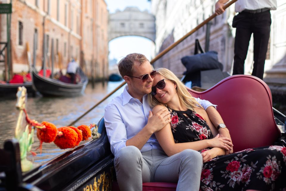 Venice: City Portrait Session with Professional Photographer - Gondola ride option: worth it, but budget it correctly