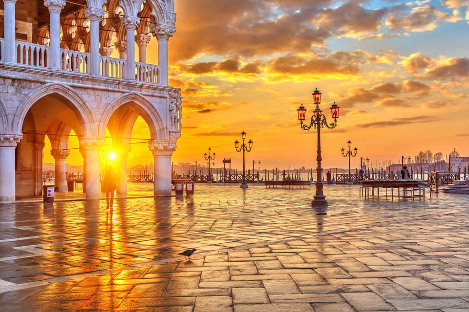Venice City Walking Tour with an APP - Doge’s Palace area, Bridge of Sighs, and the time window you must respect