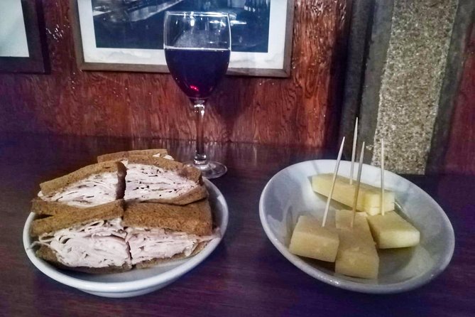 Venice Dinner Food Tour around Jewish Ghetto & Cannaregio Quarter - Entering the Jewish Ghetto: rabbi’s house and historic synagogues by foot
