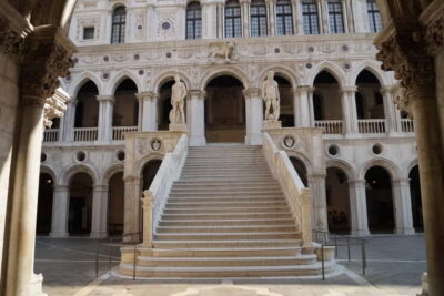 Venice : Discover Venice On Hidden Gems Guided Walking Tour - Meeting near Piazza San Marco: how to find the tour quickly
