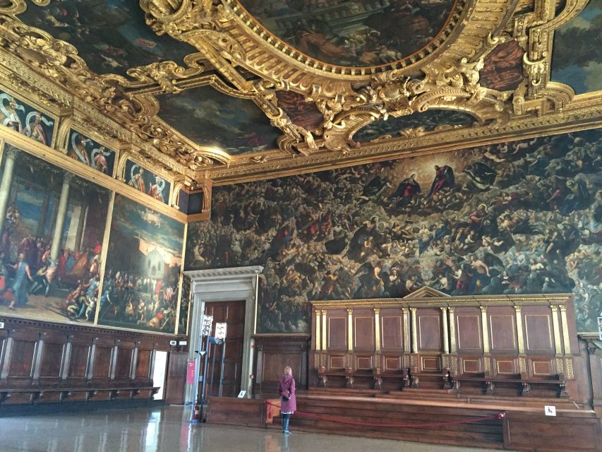 Venice: Doge's Palace and Basilica Tour with Gondola Ride - The 3:00pm gondola ride under the Bridge of Sighs