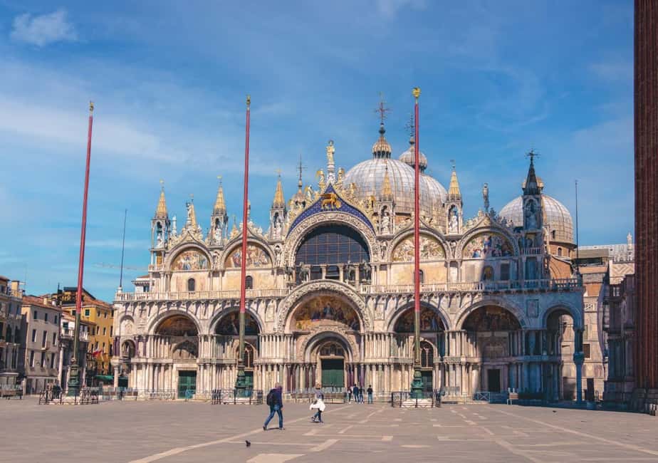 Venice: Doge's Palace and St Mark's Tour with Gondola Ride - Upgrade option: Murano and Burano for glass and lace