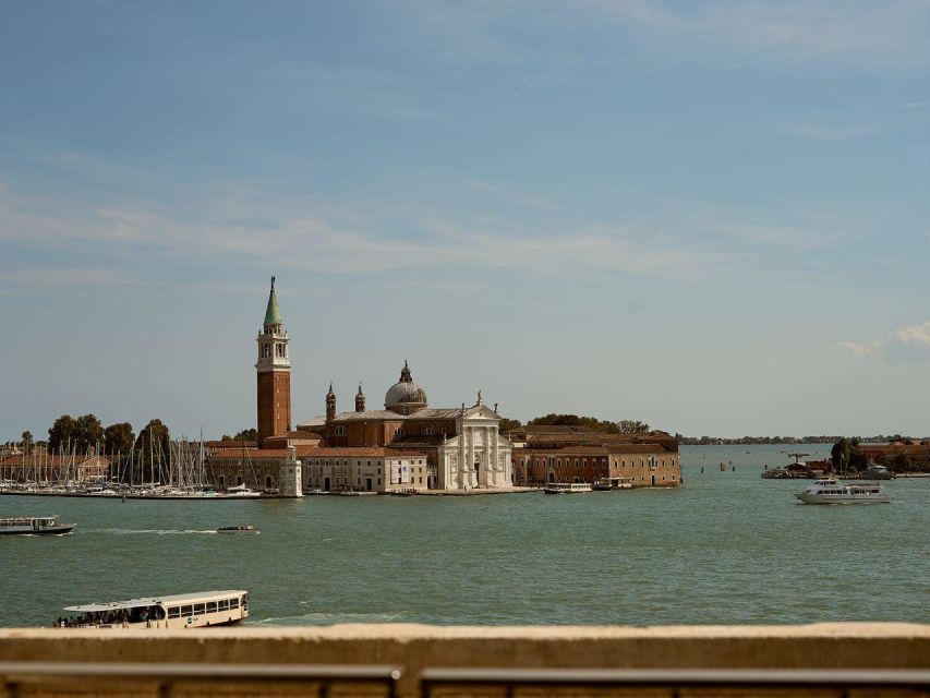 Venice: Doge's Palace & Basilica Tour with Terraces Sky Walk - Pace and group size: why small matters in two giant landmarks