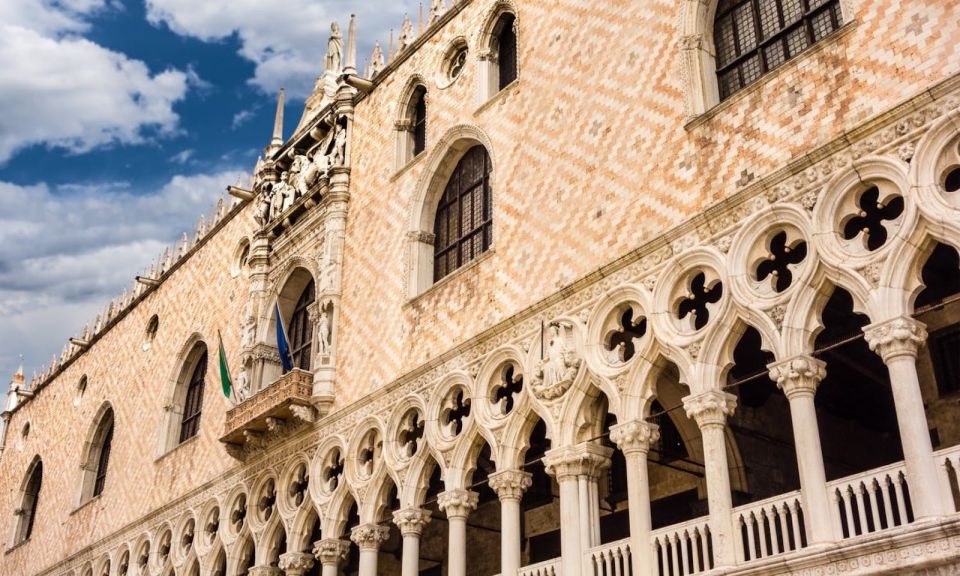 Venice: Doge's Palace & Bridge of Sighs Small Group Tour - Meeting at Colonne di San Todaro and San Marco columns (and what to do first)